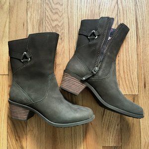 Olive green Teva boots, NWOT